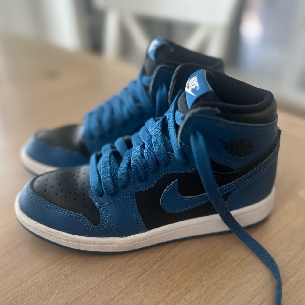 EUC Nike Air Jordan 1 Retro OG Size 1Y
